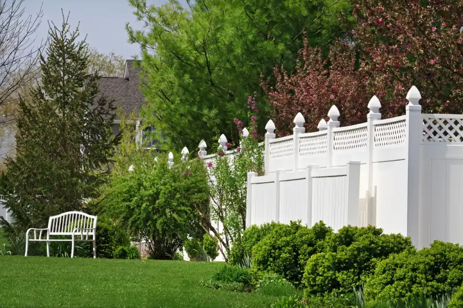 Key Steps in the PVC Fence Installation Process Explained in Cape Coral, FL