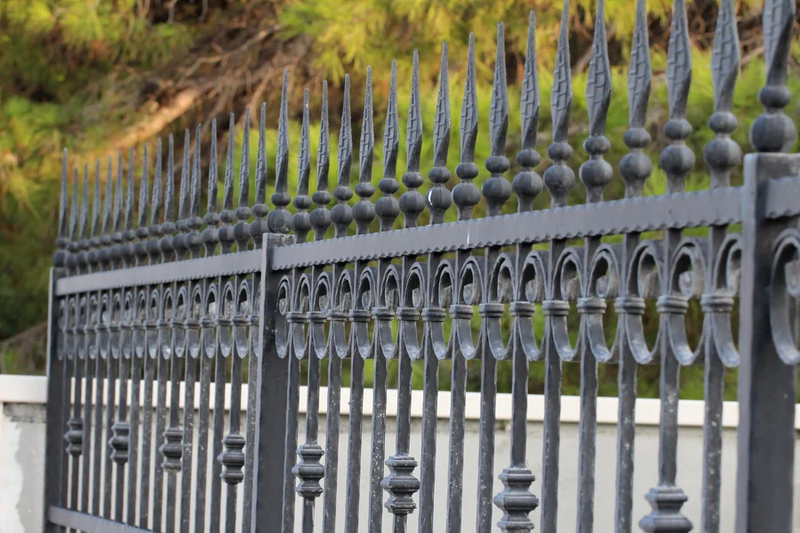 Why Choose Aluminum Fencing For Residential Boundaries in Cape Coral, FL